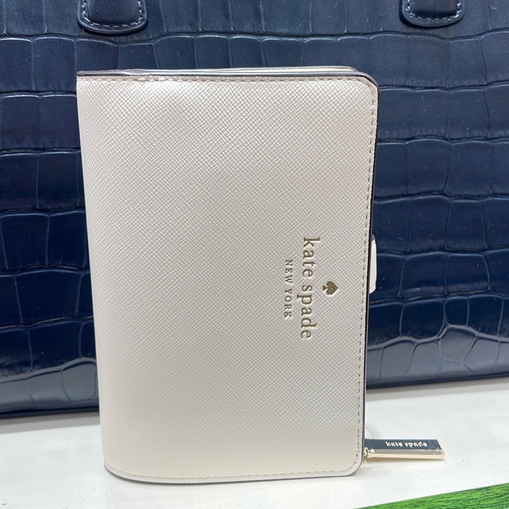 Kate Spade Schuyler Medium Compact Bifold Wallet
Meringue 
NWT - Picture 2 of 16